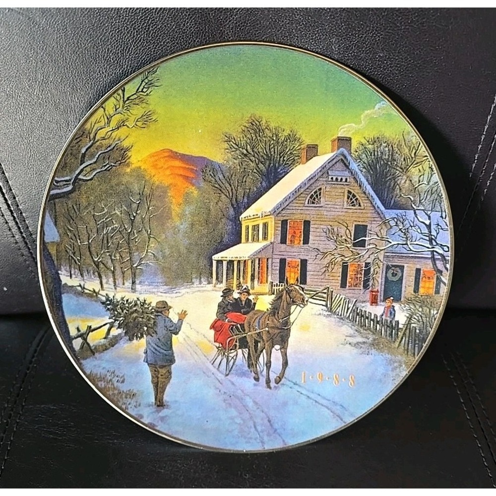 Avon "Home for the Holidays" 1988 Christmas Plate Porcelain 22K Gold Trim 8"